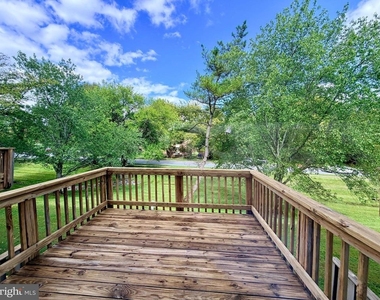 6064 Majors Lane - Photo Thumbnail 5