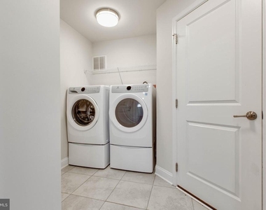 7110 Druce Way - Photo Thumbnail 9