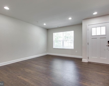 7110 Druce Way - Photo Thumbnail 6