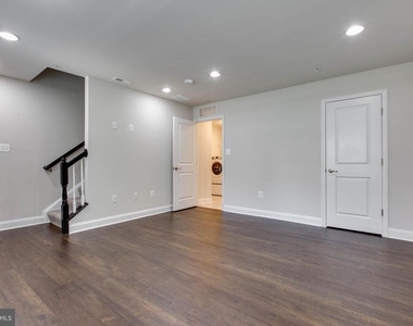 7110 Druce Way - Photo Thumbnail 8