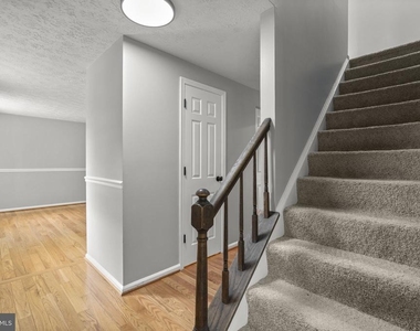 8428 Braddock Way - Photo Thumbnail 3