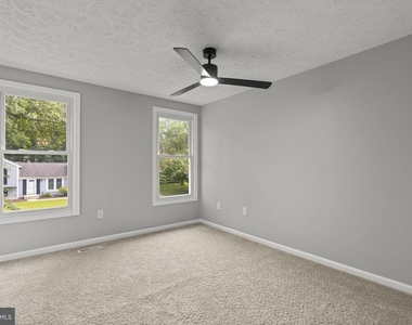 8428 Braddock Way - Photo Thumbnail 25