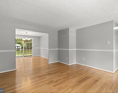8428 Braddock Way - Photo Thumbnail 5