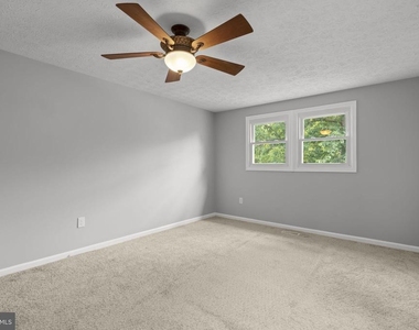 8428 Braddock Way - Photo Thumbnail 20