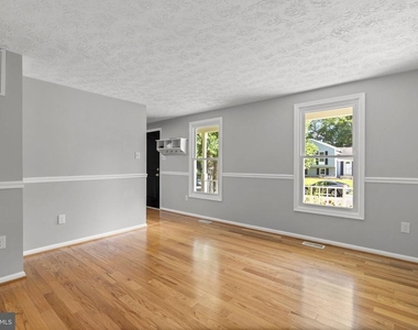 8428 Braddock Way - Photo Thumbnail 6