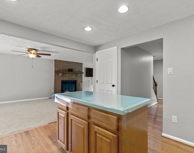 8428 Braddock Way - Photo Thumbnail 13