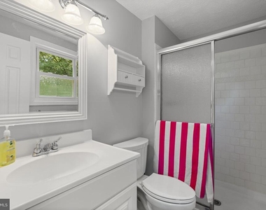 8428 Braddock Way - Photo Thumbnail 23