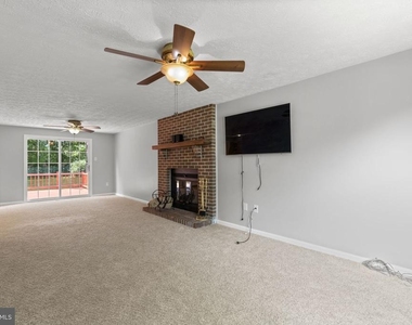 8428 Braddock Way - Photo Thumbnail 17
