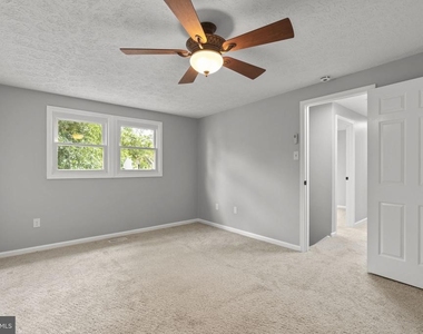 8428 Braddock Way - Photo Thumbnail 21