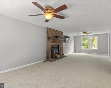 8428 Braddock Way - Photo Thumbnail 15