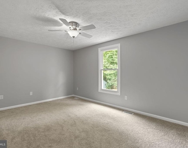 8428 Braddock Way - Photo Thumbnail 28