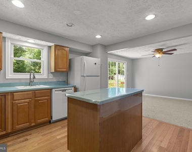 8428 Braddock Way - Photo Thumbnail 14