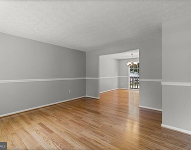 8428 Braddock Way - Photo Thumbnail 4