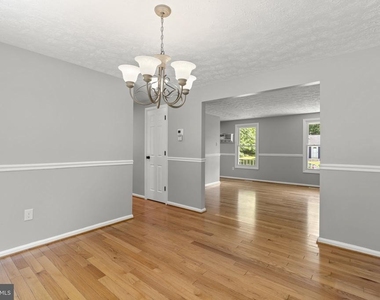 8428 Braddock Way - Photo Thumbnail 9