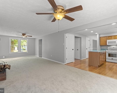 8428 Braddock Way - Photo Thumbnail 16