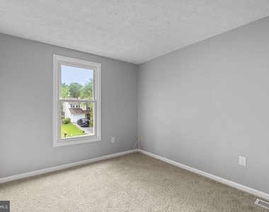 8428 Braddock Way - Photo Thumbnail 30
