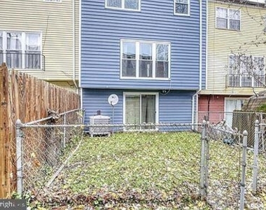 1904 Eloise Lane - Photo Thumbnail 8