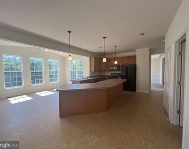 1700 Crommelins Court - Photo Thumbnail 5