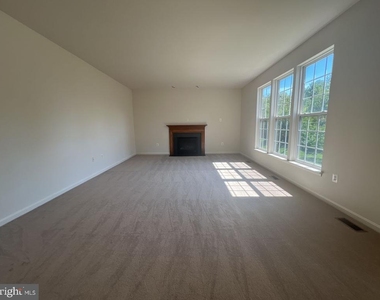 1700 Crommelins Court - Photo Thumbnail 8