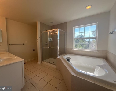 1700 Crommelins Court - Photo Thumbnail 12