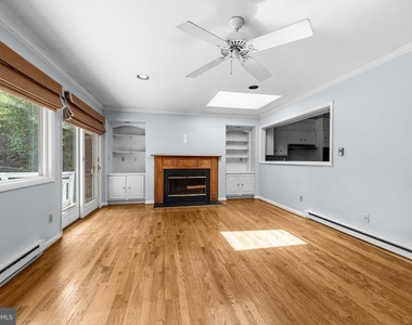 7811 Maple Avenue - Photo Thumbnail 16