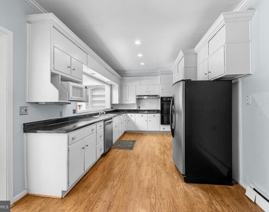 7811 Maple Avenue - Photo Thumbnail 9