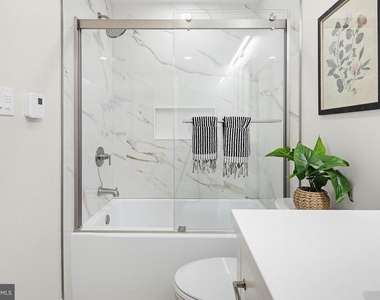 843 E Lombard Street - Photo Thumbnail 18