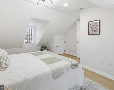 843 E Lombard Street - Photo Thumbnail 16