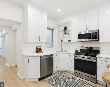 843 E Lombard Street - Photo Thumbnail 5