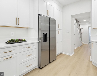843 E Lombard Street - Photo Thumbnail 4