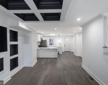 3905 8th Street - Photo Thumbnail 3