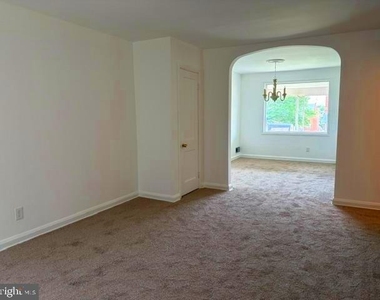 325 Imla Street - Photo Thumbnail 5