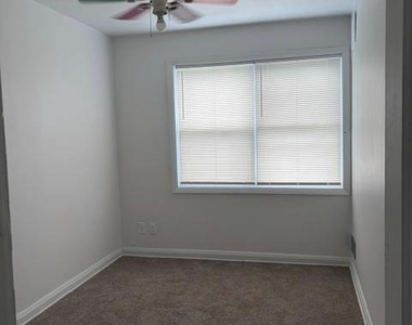 325 Imla Street - Photo Thumbnail 14