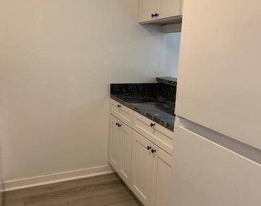 516 S Charles St S - Photo Thumbnail 9