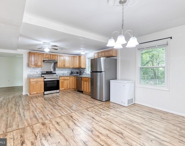2249 Four Seasons Drive - Photo Thumbnail 10