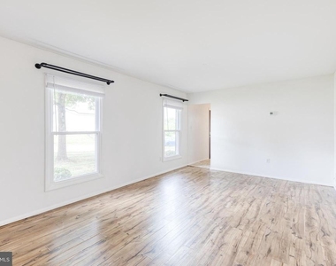 2249 Four Seasons Drive - Photo Thumbnail 2