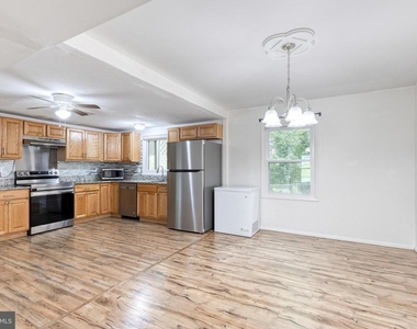 2249 Four Seasons Drive - Photo Thumbnail 9