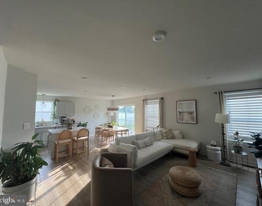 24607 Cathy Ann Street - Photo Thumbnail 7