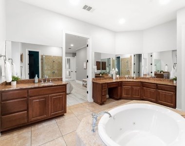 13500 Coleto Creek Trl - Photo Thumbnail 16