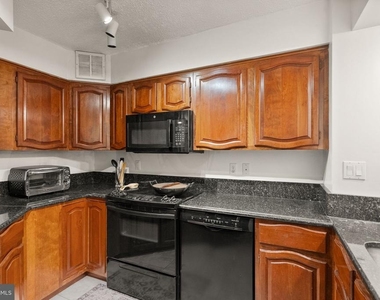 1077 30th Street Nw - Photo Thumbnail 6