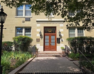 3022 Wisconsin Avenue Nw - Photo Thumbnail 6
