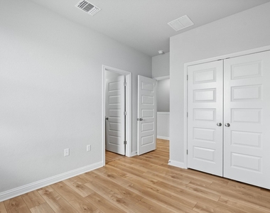 7814 Wilfred Dr - Photo Thumbnail 12