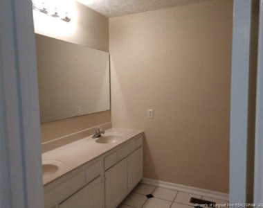 4616 Hoe Court - Photo Thumbnail 10