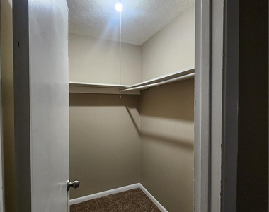 3214 Tallywood Drive - Photo Thumbnail 8