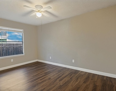 12314 Thompkins Dr - Photo Thumbnail 6