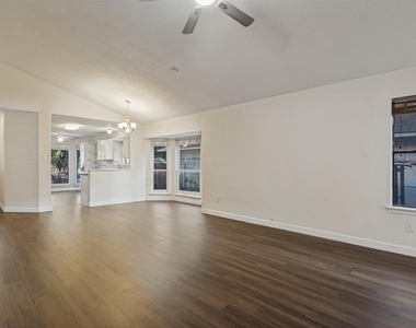 12314 Thompkins Dr - Photo Thumbnail 4