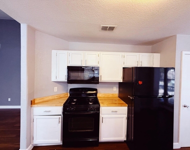 12314 Thompkins Dr - Photo Thumbnail 6