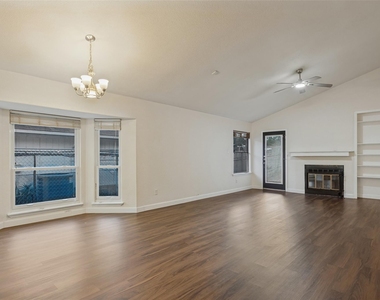 12314 Thompkins Dr - Photo Thumbnail 3