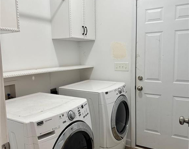 3912 Barclay Way - Photo Thumbnail 11