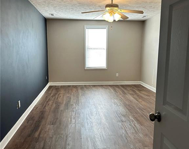 3912 Barclay Way - Photo Thumbnail 8